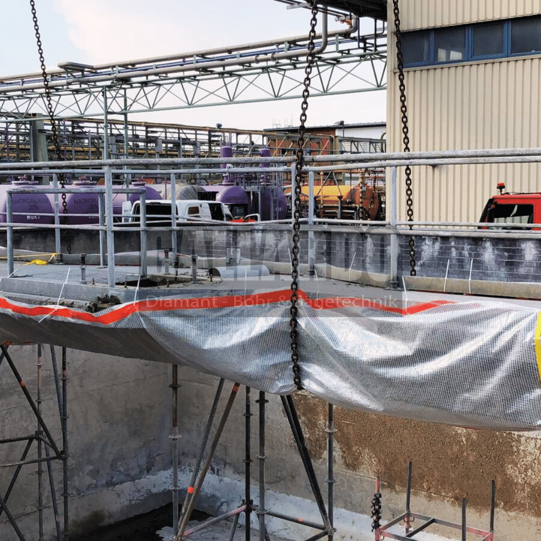 Aufzugstür schneiden